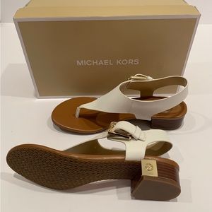MICHAEL KORS LONDON THONG OPTIC WHITE LEATHER SANDAL